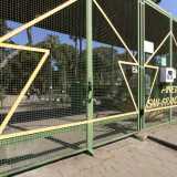 Ci spostiamo ora nella pineta grande, posta come detto dall�altra parte di via Respighi. Usciamo quindi dalla �piccola� per entrare in questo parco...